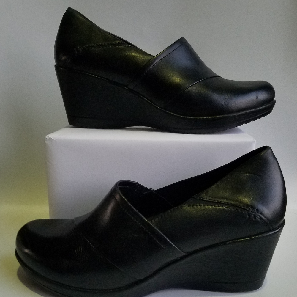 Dansko Women's Flat Sole Wedge Dress Shoes Size 40